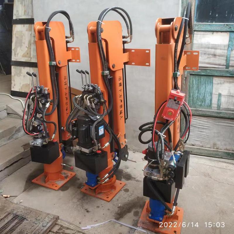 阿拉尔市重汽蓝牌随车吊 3.2吨 国六动力强 液压驱动 农用自卸起重机